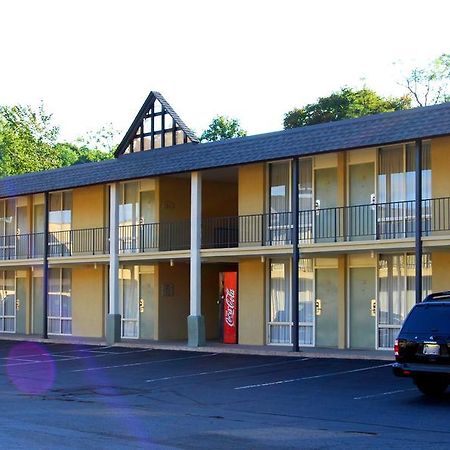 West Gate Inn Наяк Екстериор снимка