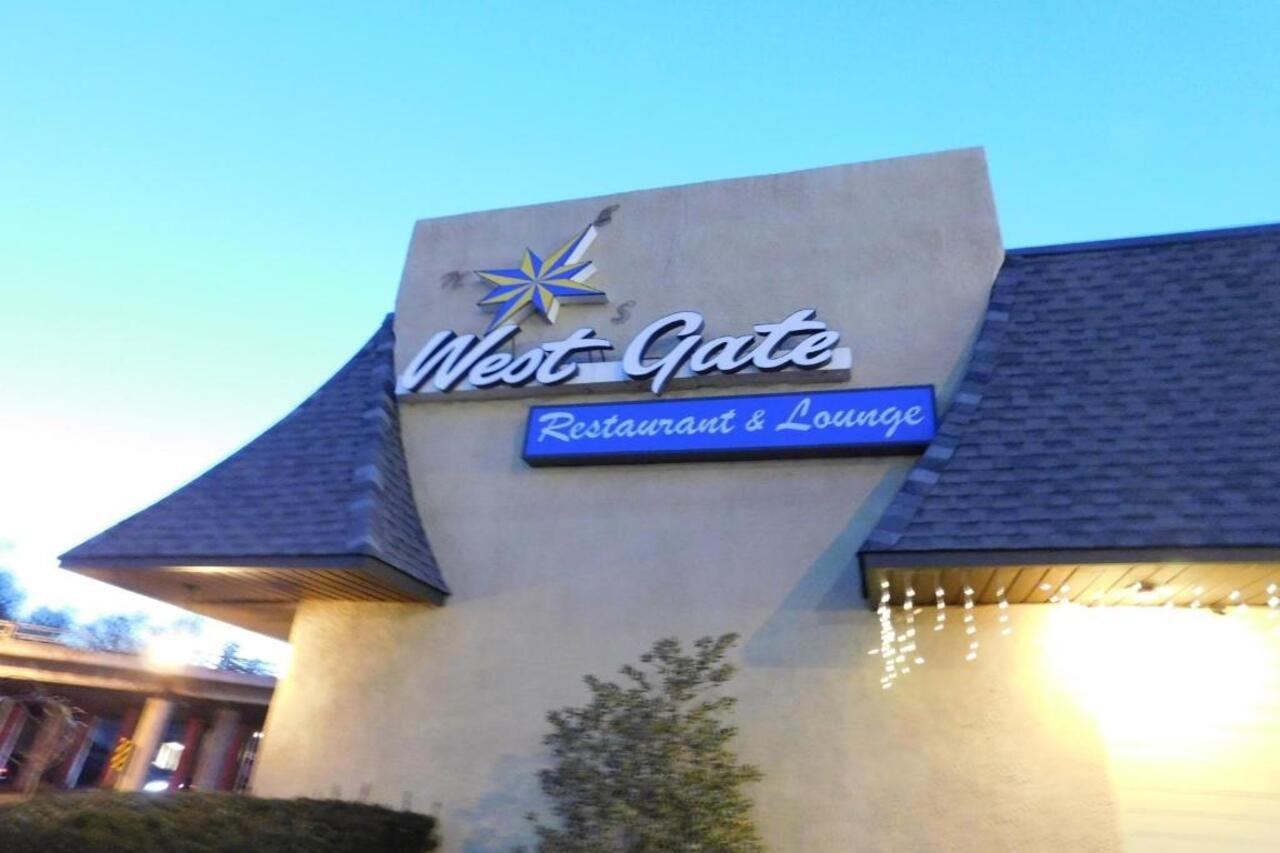 West Gate Inn Наяк Екстериор снимка