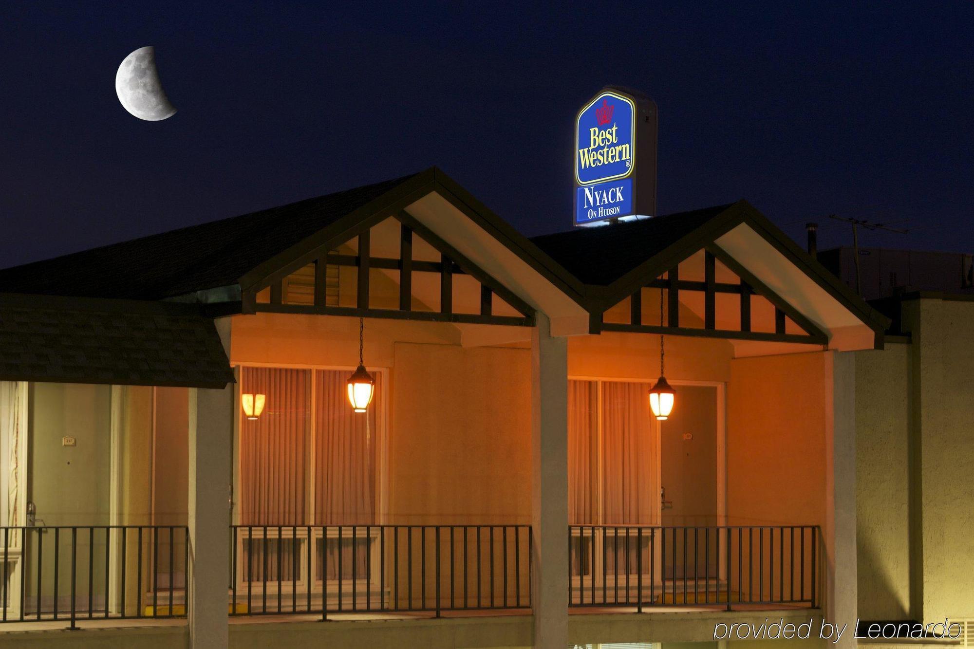 West Gate Inn Наяк Екстериор снимка