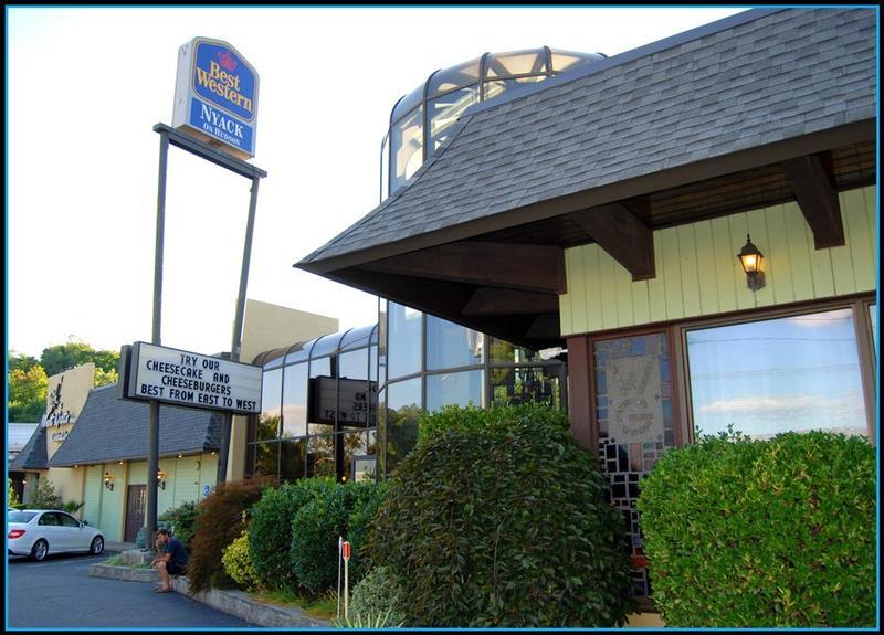 West Gate Inn Наяк Екстериор снимка