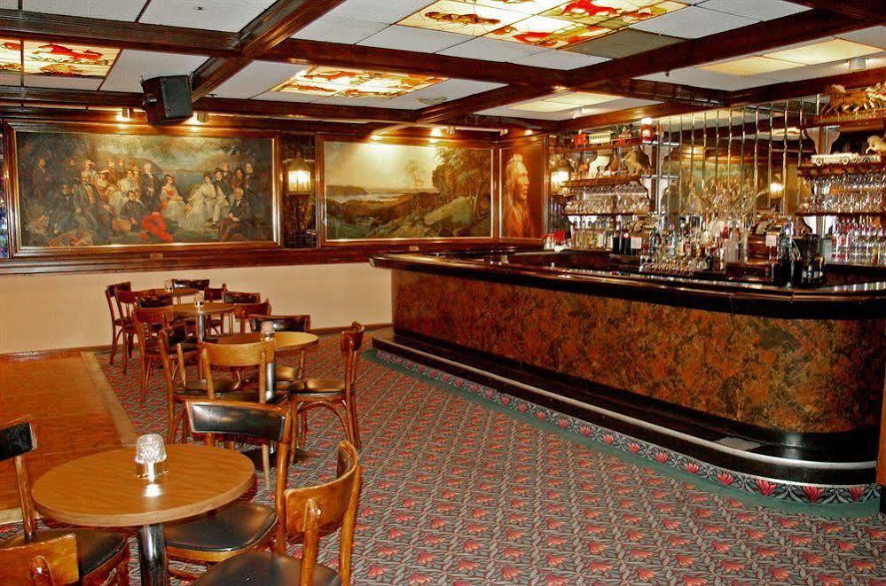 West Gate Inn Наяк Екстериор снимка